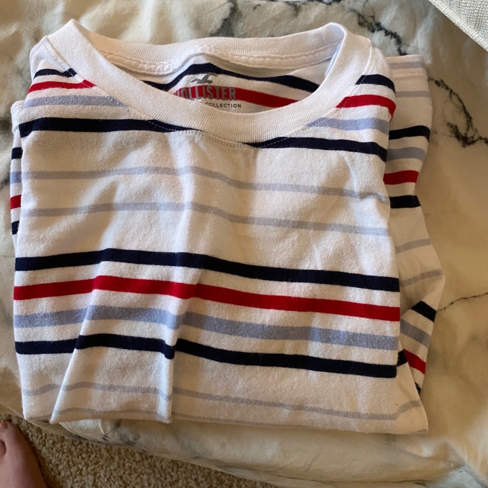 Hollister t shirt